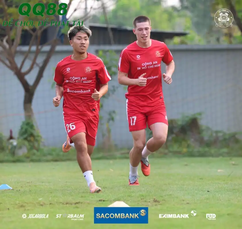 Bộ đôi cầu thủ Việt kiều Khoa Ngo và Williams Lee trên sân tập (Ảnh: CLB CA.TPHCM). Bộ đôi cầu thủ Việt kiều Khoa Ngo và Williams Lee trên sân tập (Ảnh: CLB CA.TPHCM).
