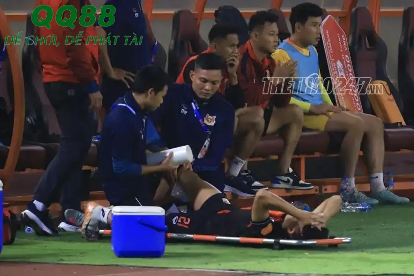 Thái Sơn dính chấn thương đứt dây chằng chéo trong trận Ninh Bình gặp CAHN. Thái Sơn dính chấn thương đứt dây chằng chéo trong trận Ninh Bình gặp CAHN.